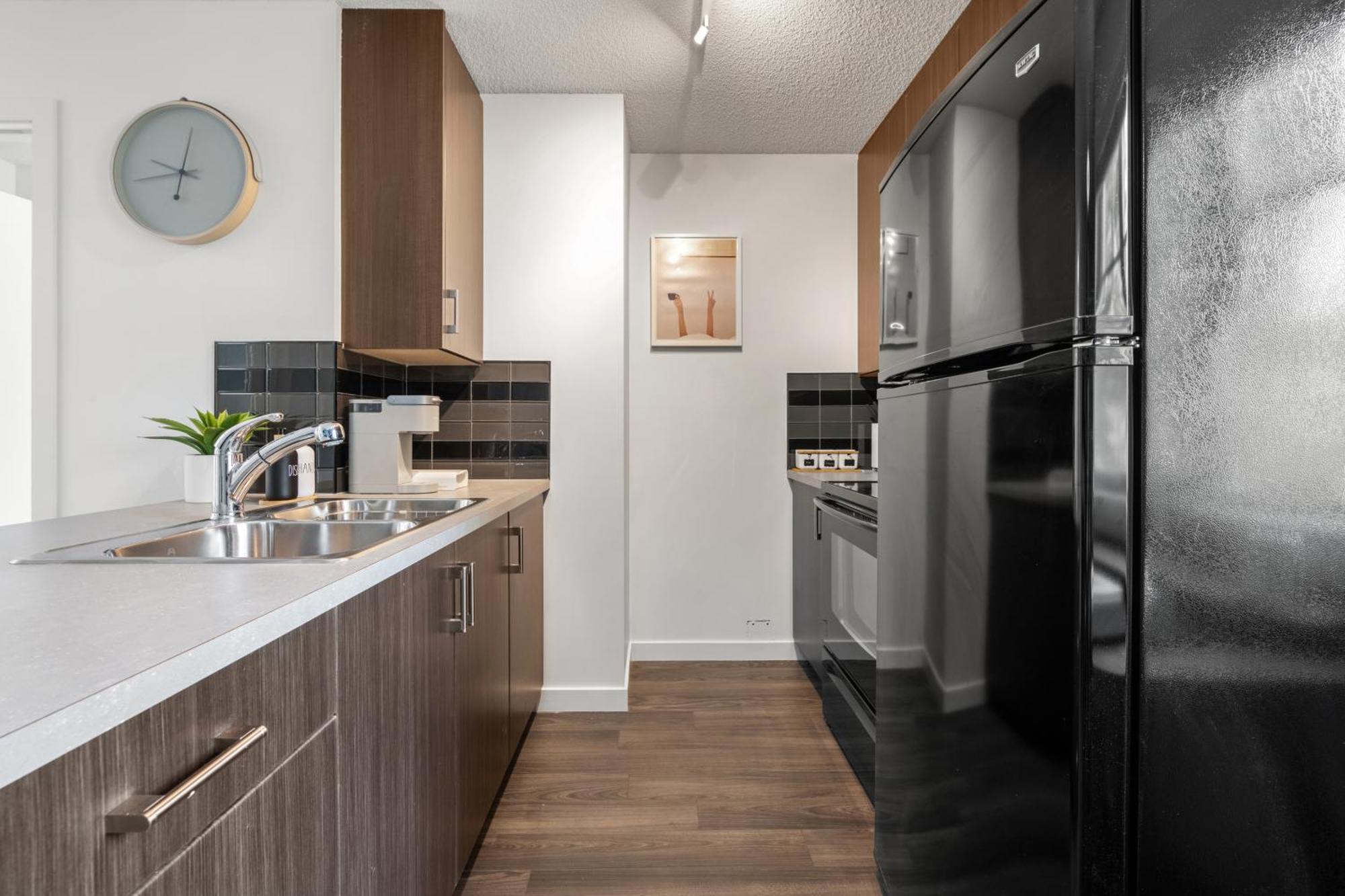 Stylish Unit In Historic Currie Apartment Calgary Luaran gambar