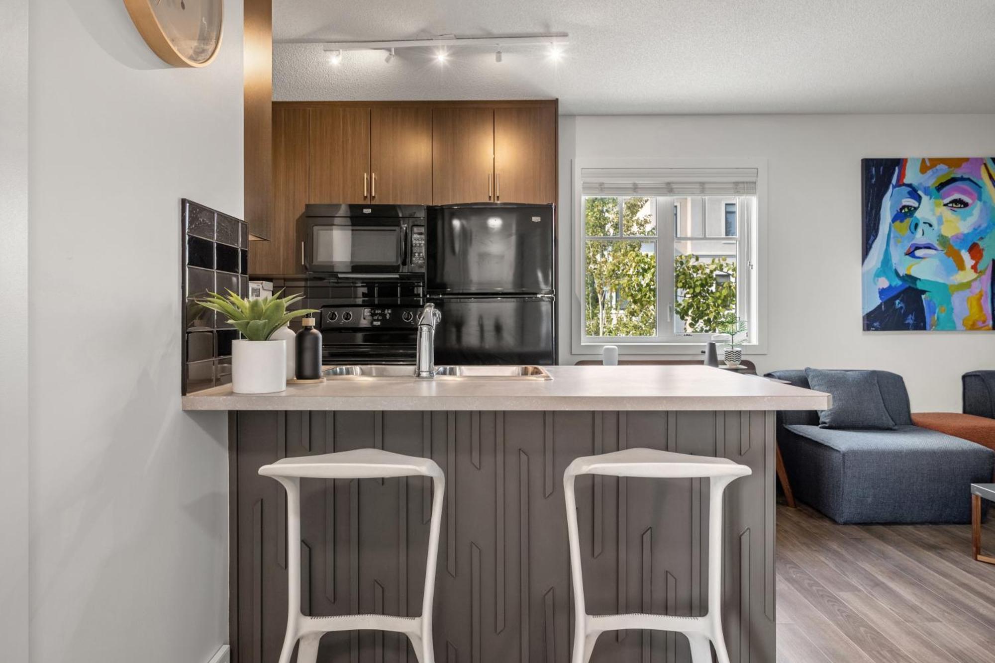 Stylish Unit In Historic Currie Apartment Calgary Luaran gambar